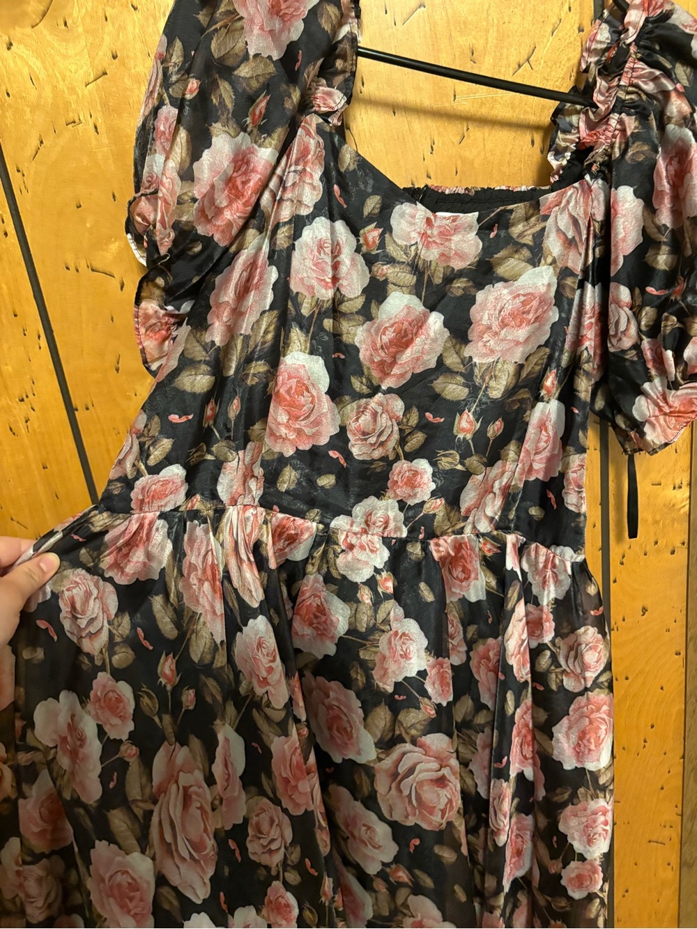 Floral Puff-Sleeve Maxi Dress in Pink and Black Ivy city size large rose print - Picture 4 of 6